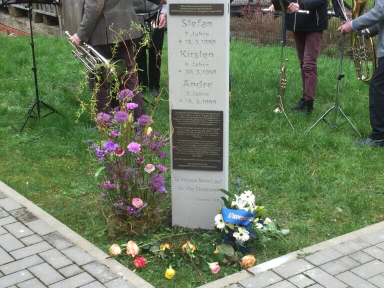 Bundesweit erste Einweihung einer Erinnerungsstele in Bad Salzdetfurth